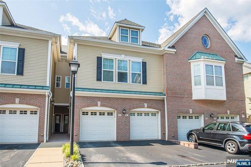 812 River Pl, Butler, NJ, 07405-1092 | Card Image