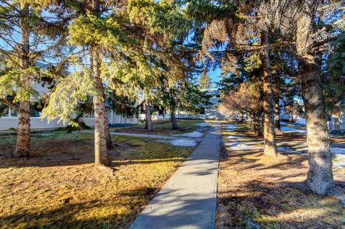 521-4525 31 St Sw, Calgary, AB, T3E2P8 | Card Image