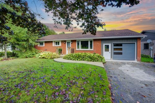 721 Waterloo St, Mount Forest, ON, N0G2L3 | Card Image