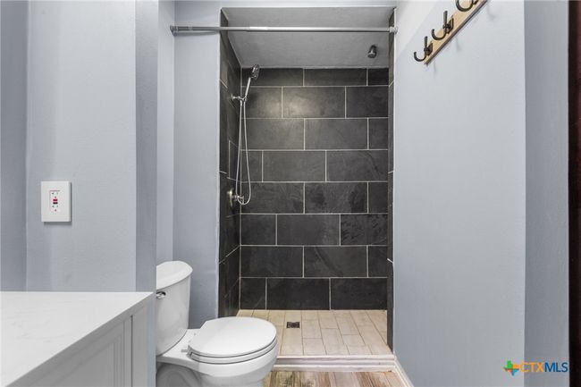 Primary Bathroom | Image 17