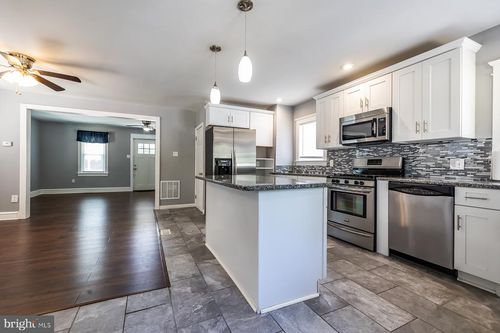 27 Apple Ave, BELLMAWR, NJ, 08031-1217 | Card Image