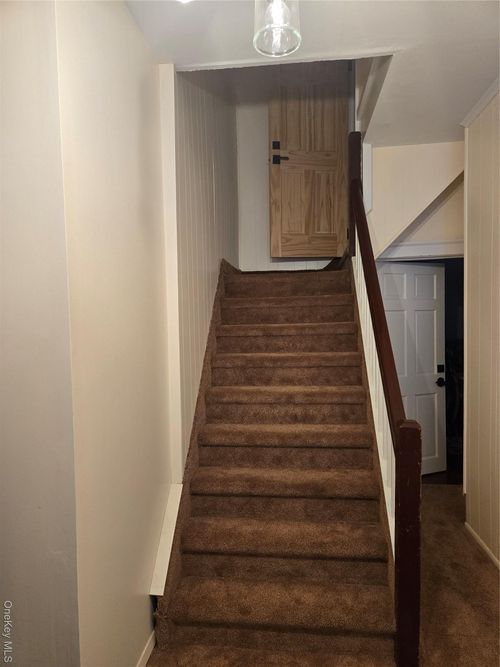 92 Wavecrest St, Valley Stream, NY, 11581-1453 | Card Image