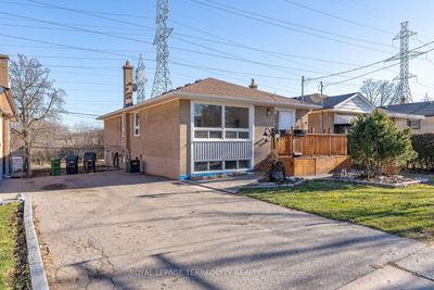 35 Redwater Dr, House other with 3 bedrooms, 2 bathrooms and 4 parking in Etobicoke ON | Image 1