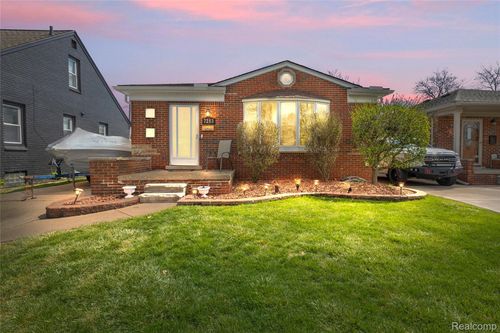 7213 Cortland Ave, Allen Park, MI, 48101-2211 | Card Image