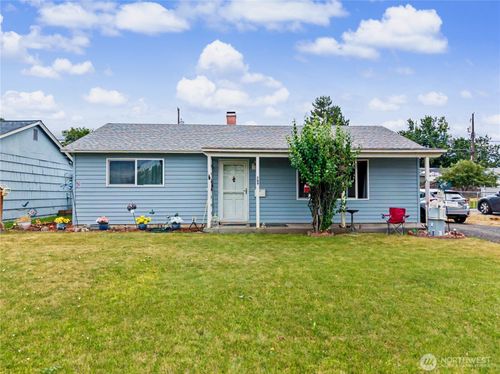 709 S Hawthorne Dr, Moses Lake, WA, 98837-1842 | Card Image