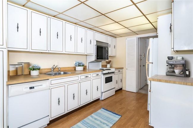 APT-511 - 100 High Point Dr, Condo with 2 bedrooms, 2 bathrooms and 1 parking in Hartsdale NY | Image 4
