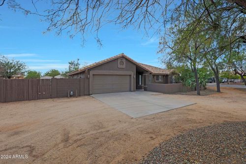 501 E Desert Hills Estate Dr, Phoenix, AZ, 85086-6425 | Card Image