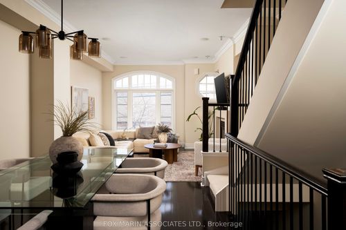 825-A Oxford St, Etobicoke, ON, M8Z0B3 | Card Image