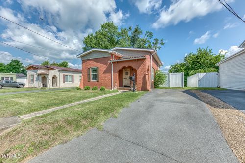 1603 Burgie St, Elizabethton, TN, 37643-2814 | Card Image