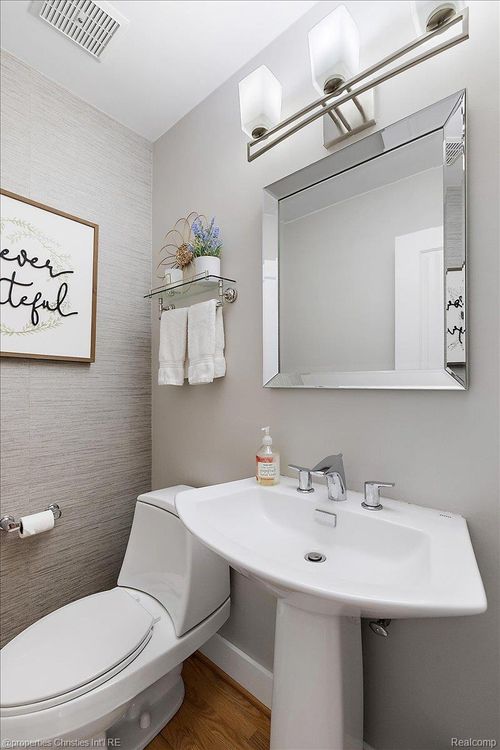 1345 Fairway Dr, Birmingham, MI, 48009-1807 | Card Image