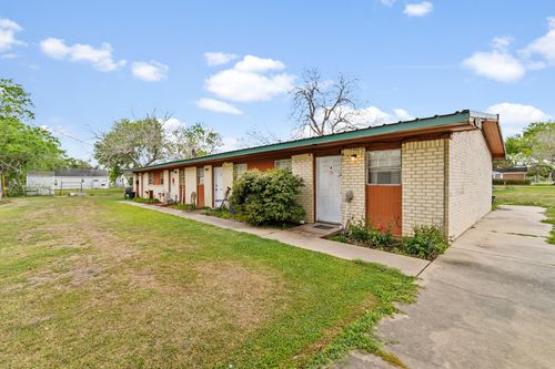 502 E Heard St, Ganado, TX, 77962-8417 | Card Image