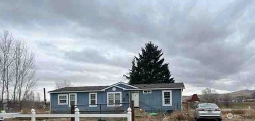 411 Sheets Rd, Yakima, WA, 98901-8303 | Card Image