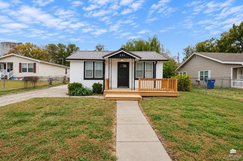 221 E 15th St, Junction City, KS, 66441-2619 | Card Image