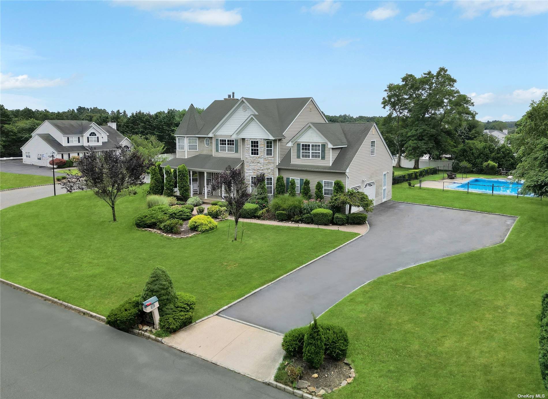 Deer Ln, Manorville, NY 11949