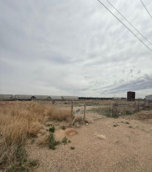 300 Railroad Ave, Slaton, TX, 79364-3518 | Card Image