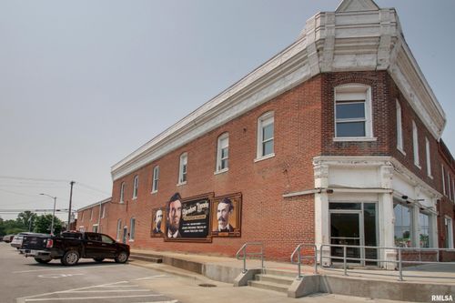 101 W Washington St, Pittsfield, IL, 62363-1440 | Card Image