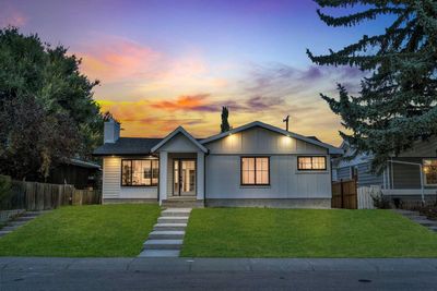 3244 Barr Rd Nw, House other with 4 bedrooms, 3 bathrooms and 2 parking in Calgary AB | Image 1