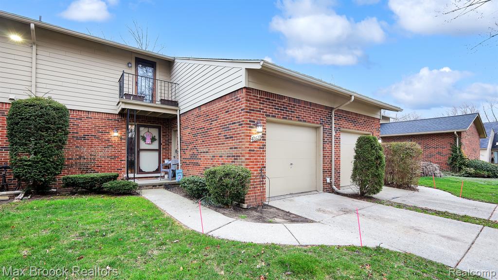 Elizabeth Pl, Clinton Township, MI 48038