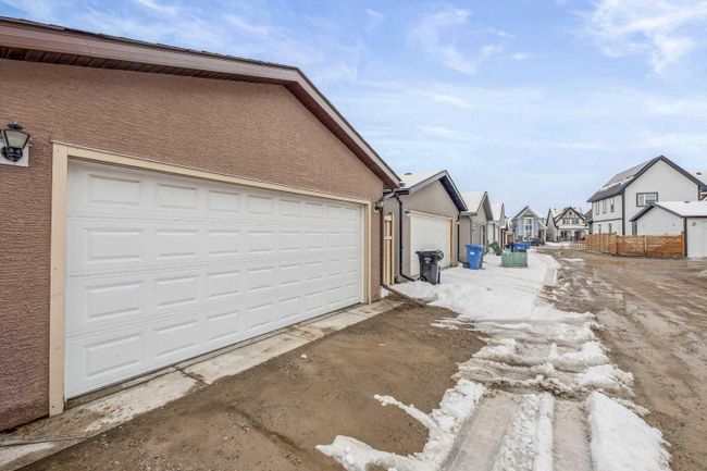 208 Mahogany Grove Se, Home with 3 bedrooms, 2 bathrooms and 2 parking in Calgary AB | Image 40