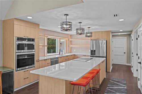 37 Dye Hill Rd, Hope Valley, RI, 02832-1223 | Card Image