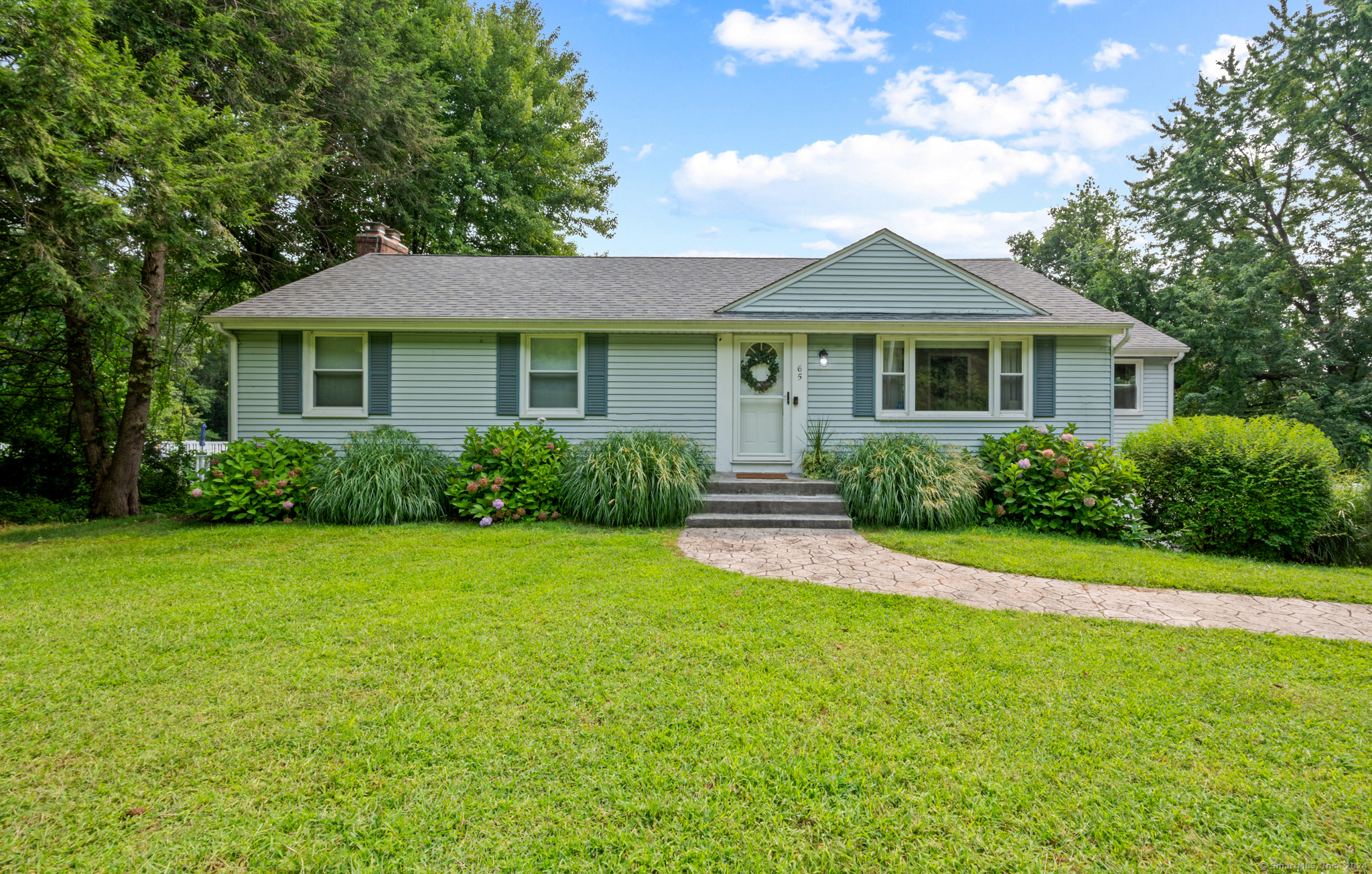 Vernon St, Manchester, CT 06042
