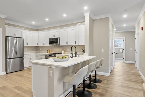 313-10100 S Willow Street, Manchester, NH, 03103 | Card Image