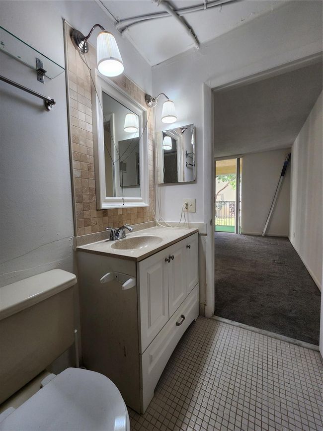APT-211 - 3341 Nw 47 Th Ter, Condo with 1 bedrooms, 2 bathrooms and null parking in Lauderdale Lakes FL | Image 24