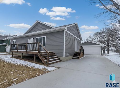 505 S Garfield St, Lennox, SD, 57039-2218 | Card Image