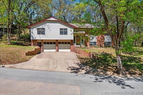1419 Se Oakdale Dr, Bartlesville, OK, 74006 | Card Image