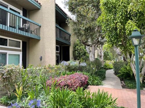 1018 Palo Verde Ave, Long Beach, CA, 90815-4728 | Card Image