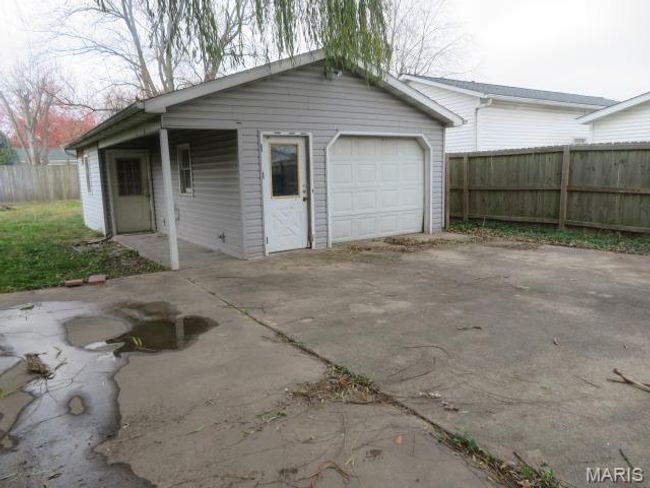 View of garage | Image 21