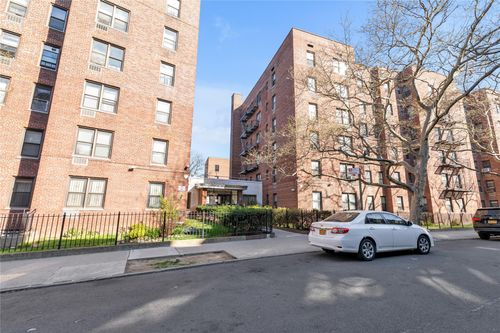 117-141-05 Pershing Cres, Jamaica, NY, 11435-1913 | Card Image