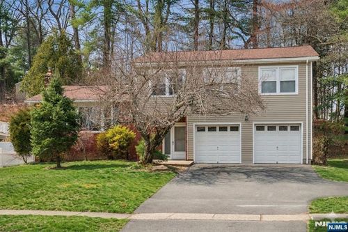 61 Hillside Ave, Roxbury Township, NJ, 07836-9032 | Card Image
