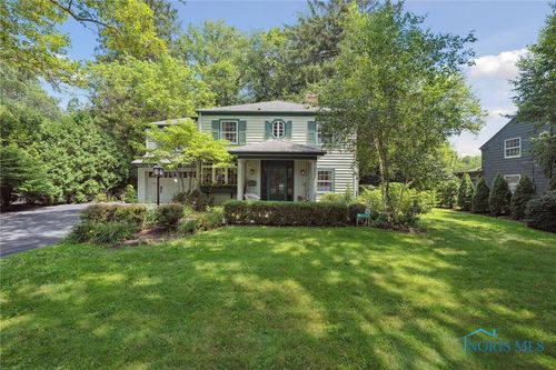 2268 Innisbrook Rd, Ottawa Hills, OH, 43606-2527 | Card Image