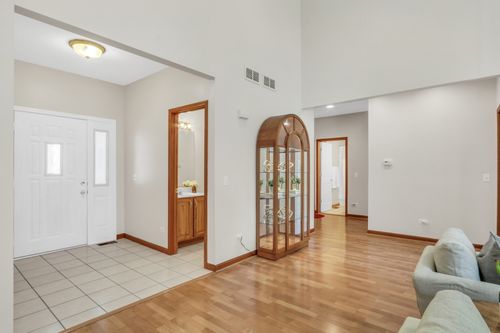 1075 Suffolk Ct, Gurnee, IL, 60031-4050 | Card Image
