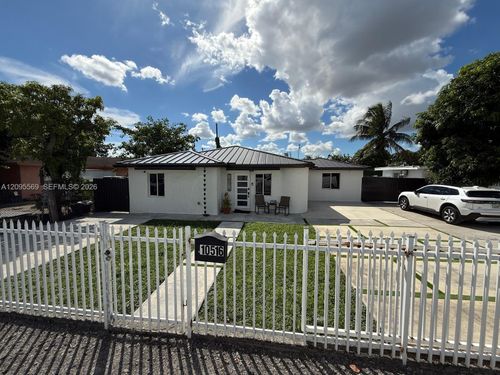 10516 Nw 36th Pl, Miami, FL, 33147-1051 | Card Image