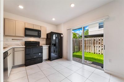 540 Ne 5th Ln, Townhouse with 2 bedrooms, 2 bathrooms and null parking in Florida City FL | Image 3