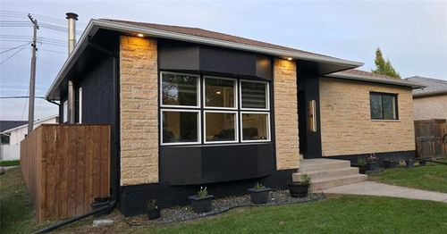 97 Teakwood Ave, Winnipeg, MB, R2V2M7 | Card Image