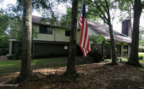 415 Saint Augustine Dr, Madison, MS, 39110-8826 | Card Image