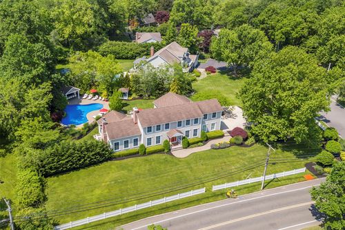 16 Dyke Rd, Setauket, NY, 11733-3055 | Card Image