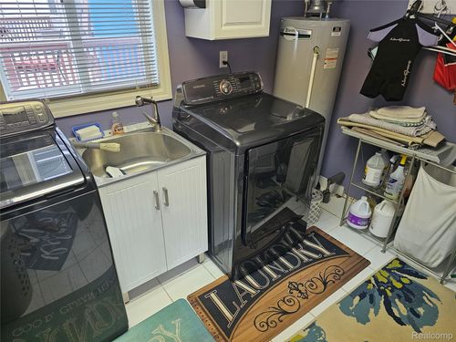 8889 Anchor Bay Dr, Clay, MI, 48001-3513 | Card Image