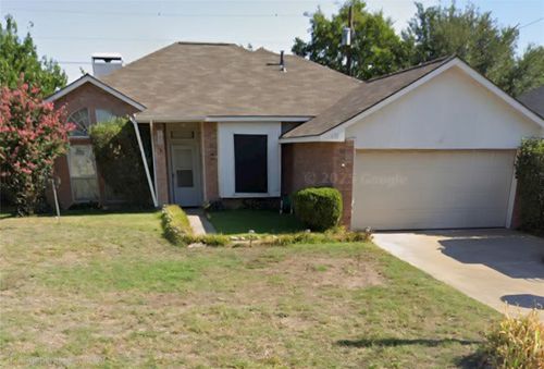 670 Honeysuckle Ln, Cedar Hill, TX, 75104-4729 | Card Image
