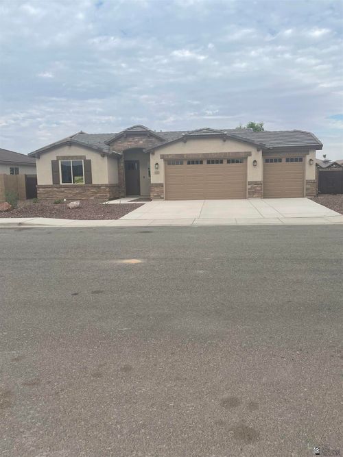3721 S Santana Dr, Yuma, AZ, 85365-8247 | Card Image