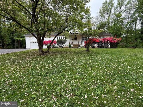2392 E Ave, LEVITTOWN, PA, 19056-3208 | Card Image
