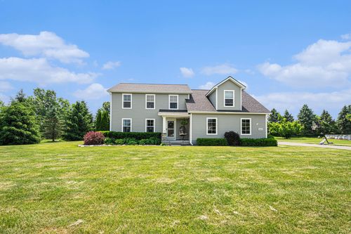 426 Meadowind Ct, Pinckney, MI, 48169-8939 | Card Image