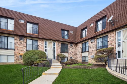 202-160 S Waters Edge Dr, Glendale Heights, IL, 60139-1648 | Card Image