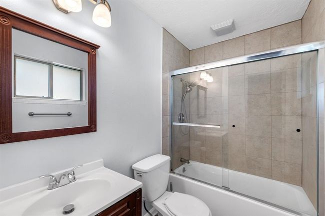 Bathroom 1. | Image 19