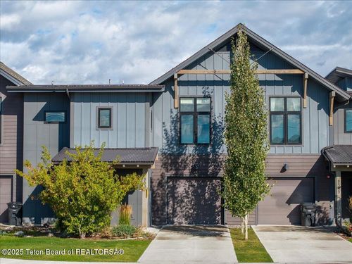 8537 S 1000 W, Victor, ID, 83455-4747 | Card Image