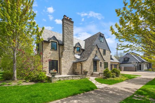 6243 N Sauganash Ave, Chicago, IL, 60646-5053 | Card Image