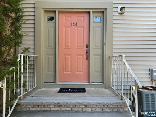 134 Sunrise Dr, Whippany, NJ, 07981-1142 | Card Image
